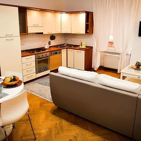 Polacchi 1br Holiday *